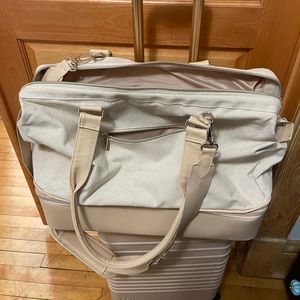 Beis Convertible Weekender in Beige
